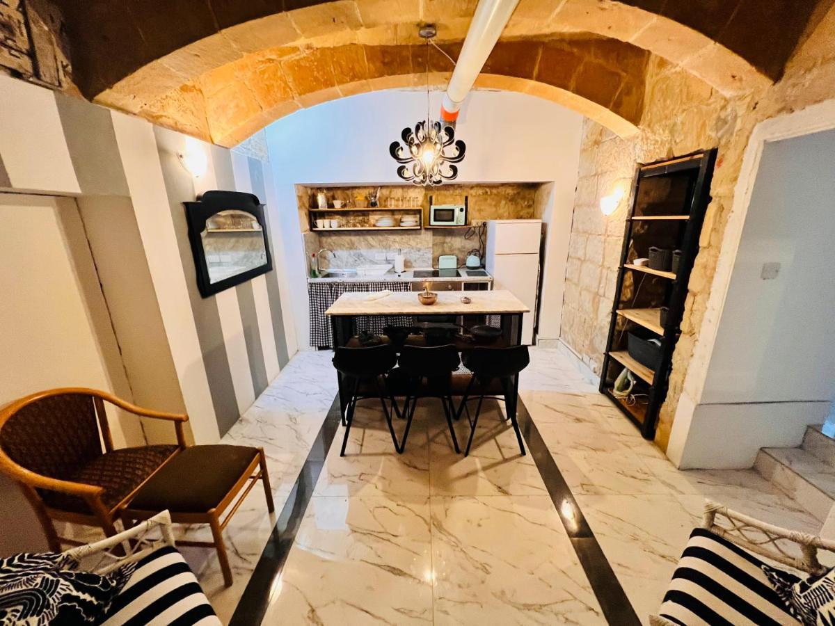 Charming Townhouse Prime Area Valletta Apartment Exterior foto