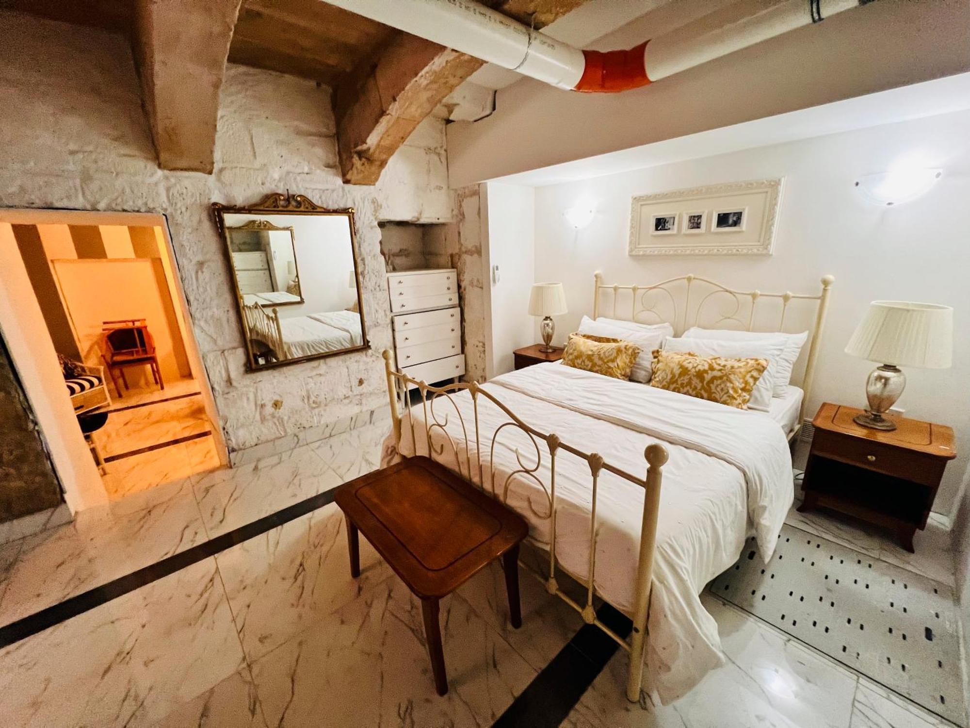 Charming Townhouse Prime Area Valletta Apartment Exterior foto