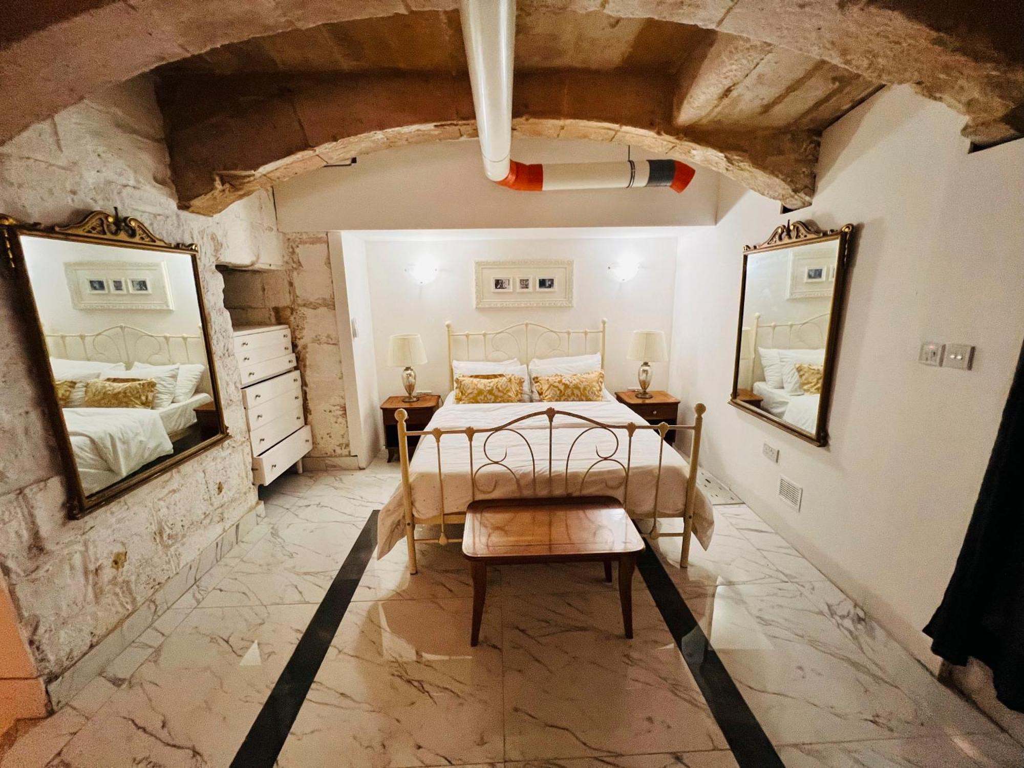 Charming Townhouse Prime Area Valletta Apartment Exterior foto