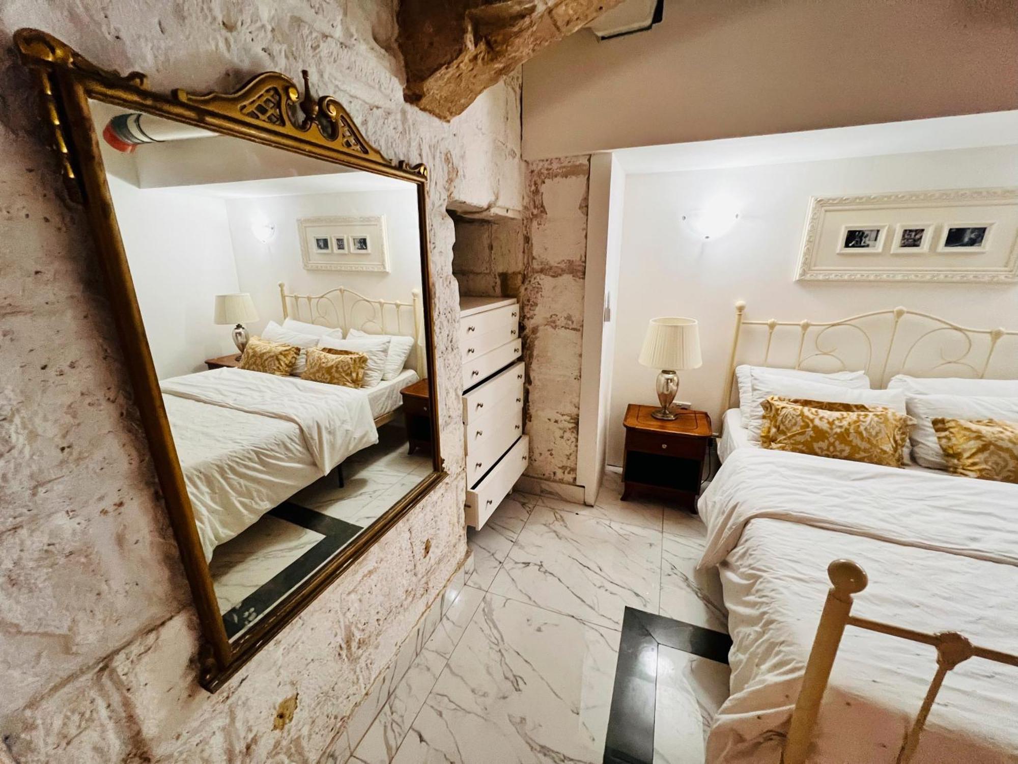 Charming Townhouse Prime Area Valletta Apartment Exterior foto