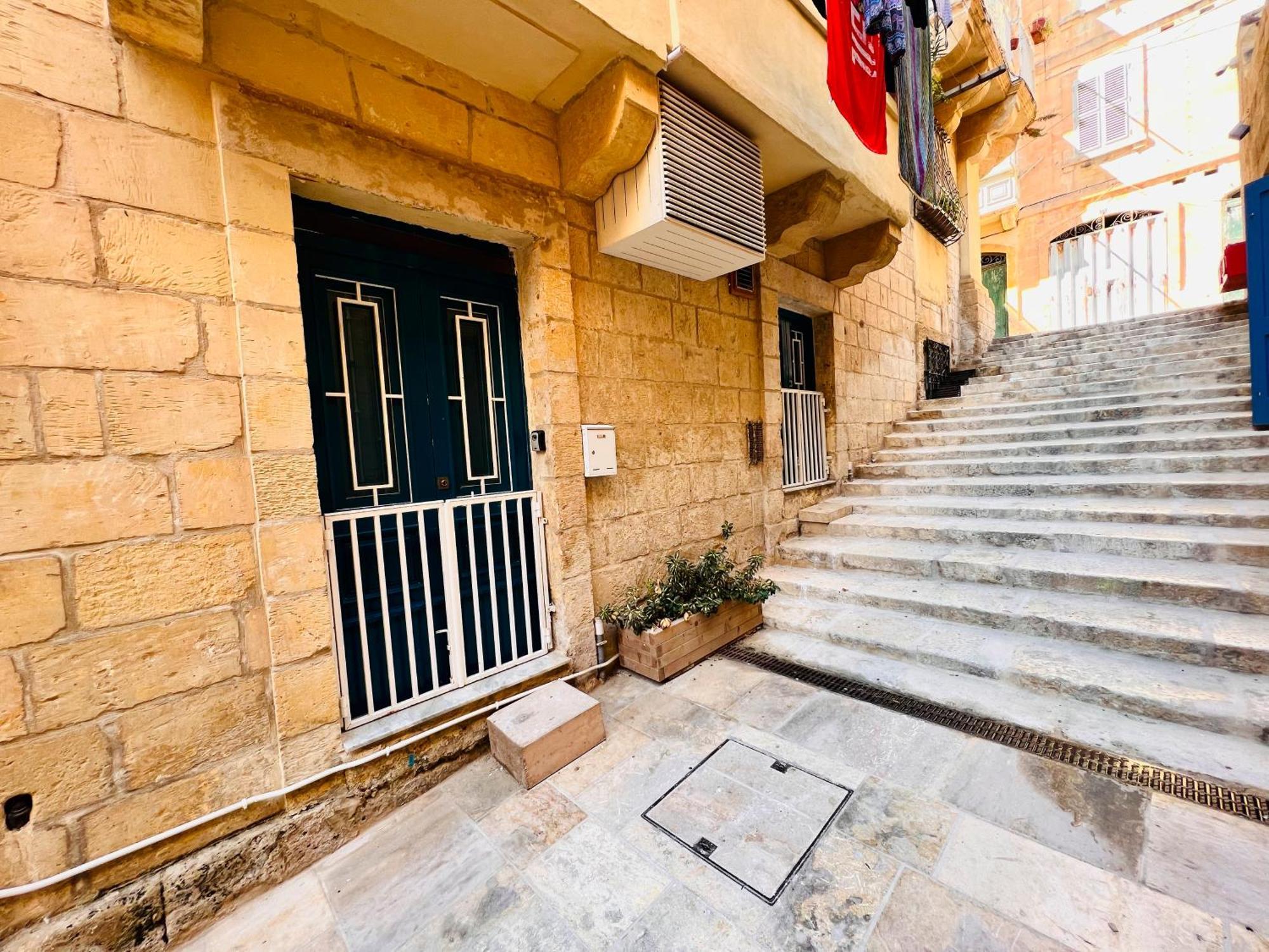 Charming Townhouse Prime Area Valletta Apartment Exterior foto