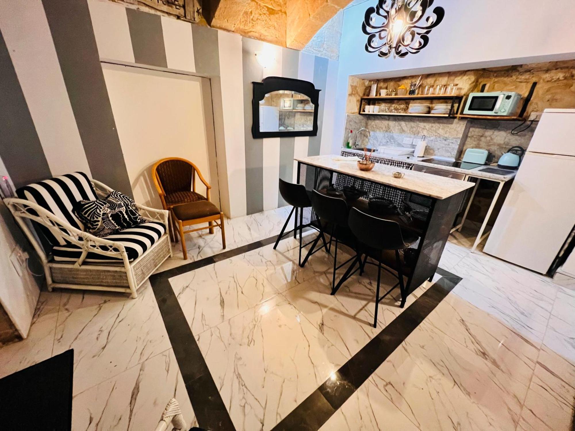 Charming Townhouse Prime Area Valletta Apartment Exterior foto